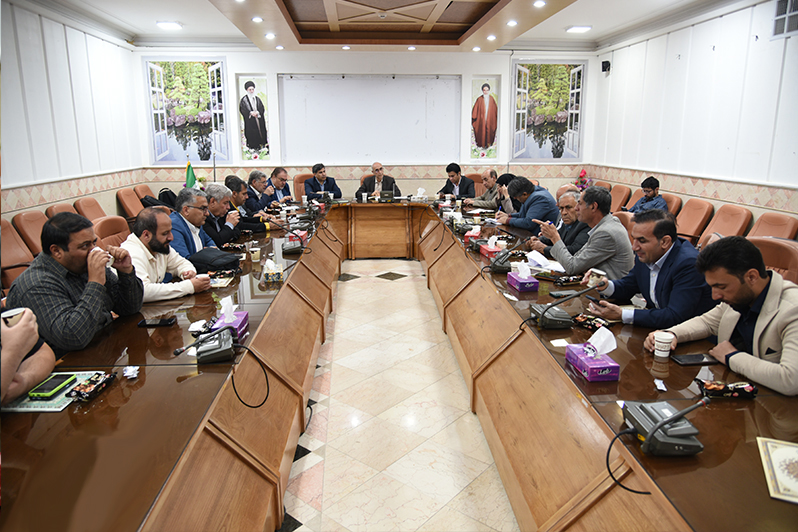 فشارهای احتمالی از طرف اشخاص و نهادها به خبرنگاران را پیگیری میکنیم