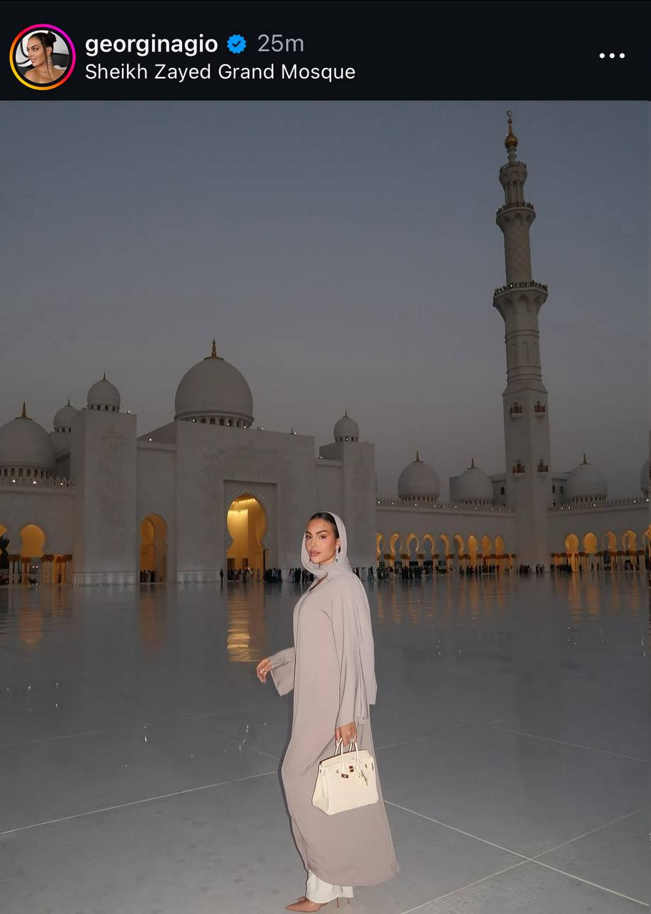 عکس| تیپ با حجاب جورجینا در مسجد