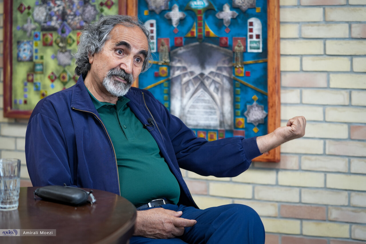 آزاد ارمکی: هیچ جای دنیا رسانه‌ای مثل تلویزیون دست تندروها نیست/ پایداریچی ها در نظام سیاسی ایران اختلال ایجاد می کنند