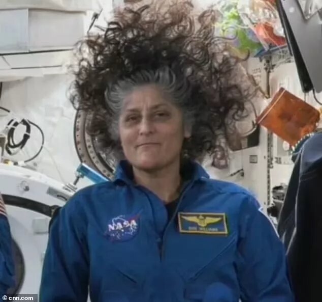 تصاویر کیتی پری در فضا؛ واقعی یا فیک؟