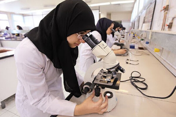 زن مسلمان چگونه باید در محیط کاری حاضر شوند؟