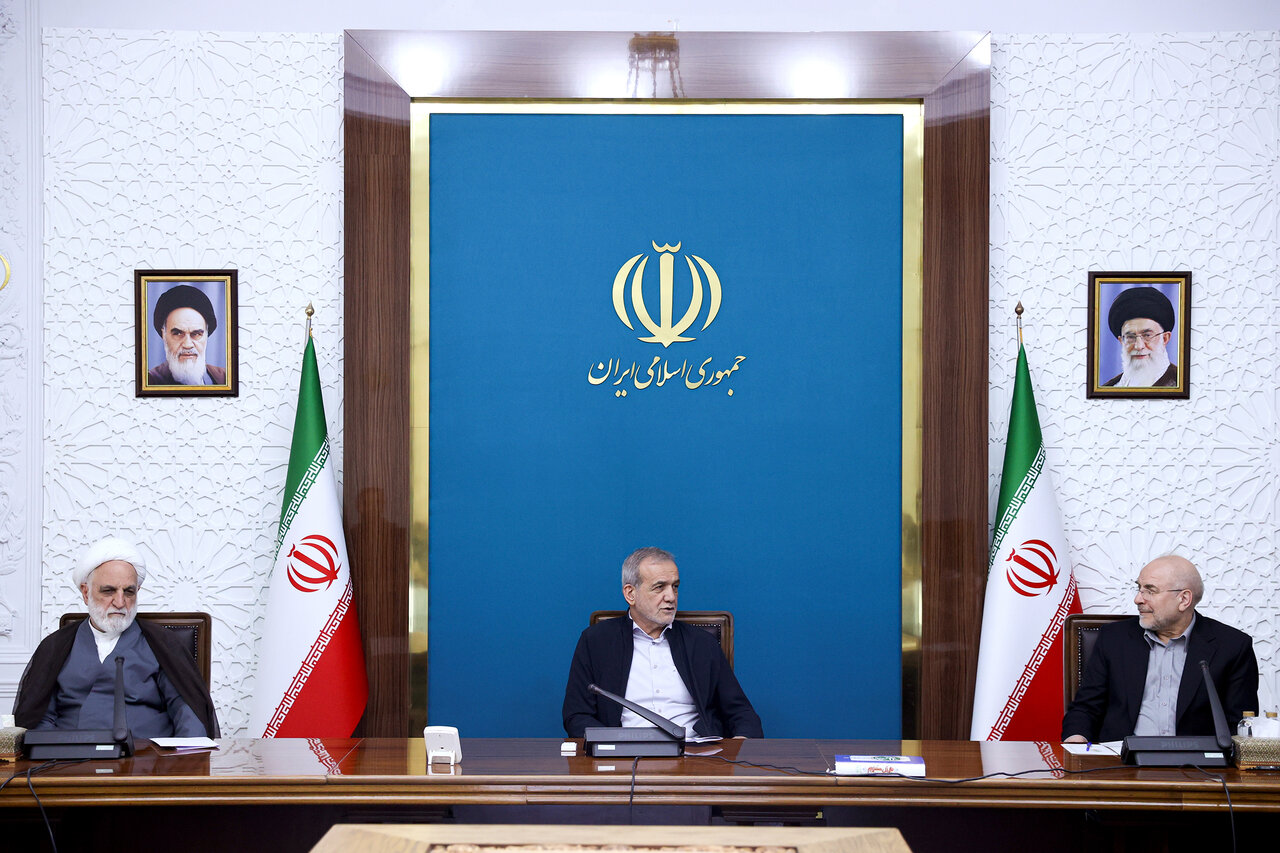 چهره خندان محسن رضایی در جلسه با حضور سران قوا+تصاویر