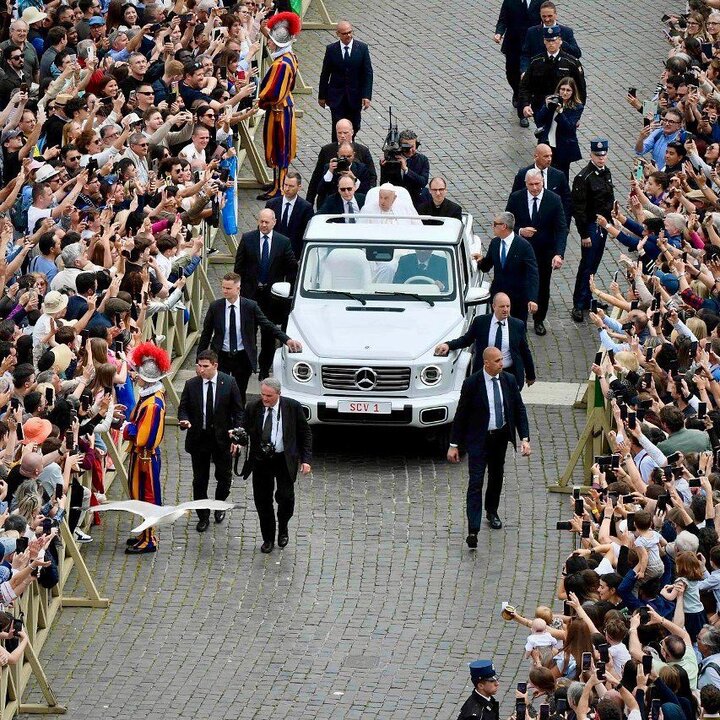 اولین تصاویر از واتیکان پس از اعلام خبر درگذشت پاپ فرانسیس رهبر کاتولیکهای جهان + فیلم تصاویر | آخرین تصاویر از پاپ فرانسیس؛ مراسم عید پاک در روز گذشته