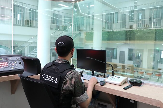 قلعه دیجیتال سئول: زندان ۱۳.۶ میلیون دلاری که نفس زندانیان را میپاید قلعه دیجیتال سئول: زندان ۱۳.۶ میلیون دلاری که نفس زندانیان را میپاید