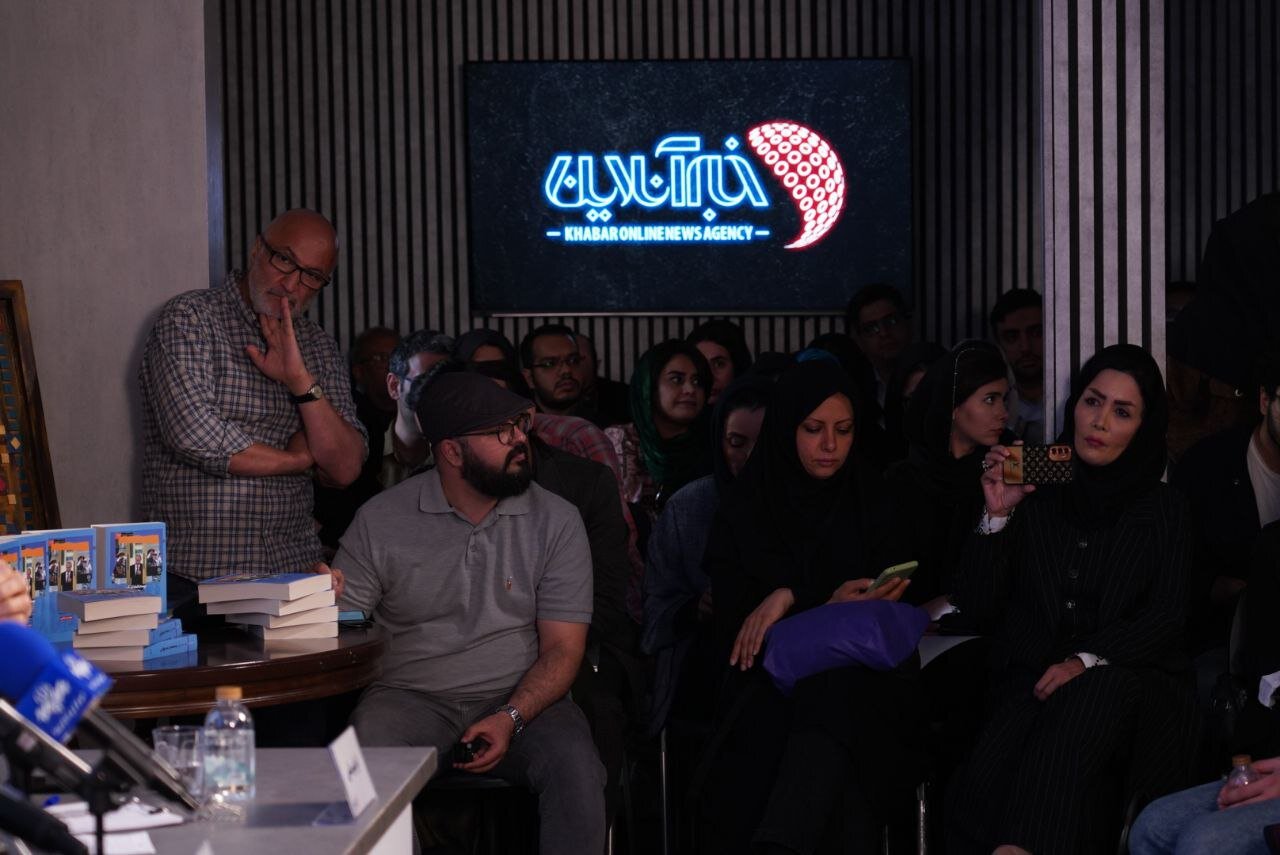 اولین تصاویر از نشستی با حضور ظریف و سنایی