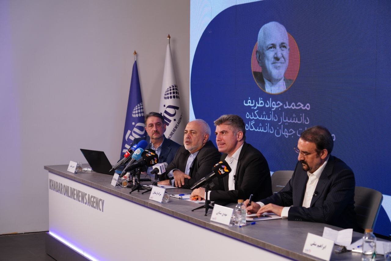 اولین تصاویر از نشستی با حضور ظریف و سنایی