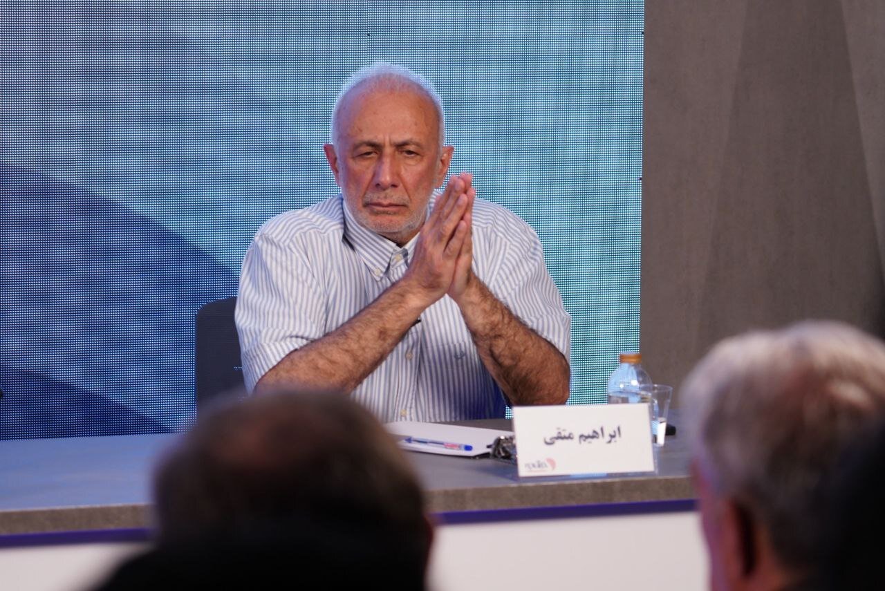 اولین تصاویر از نشستی با حضور ظریف و سنایی