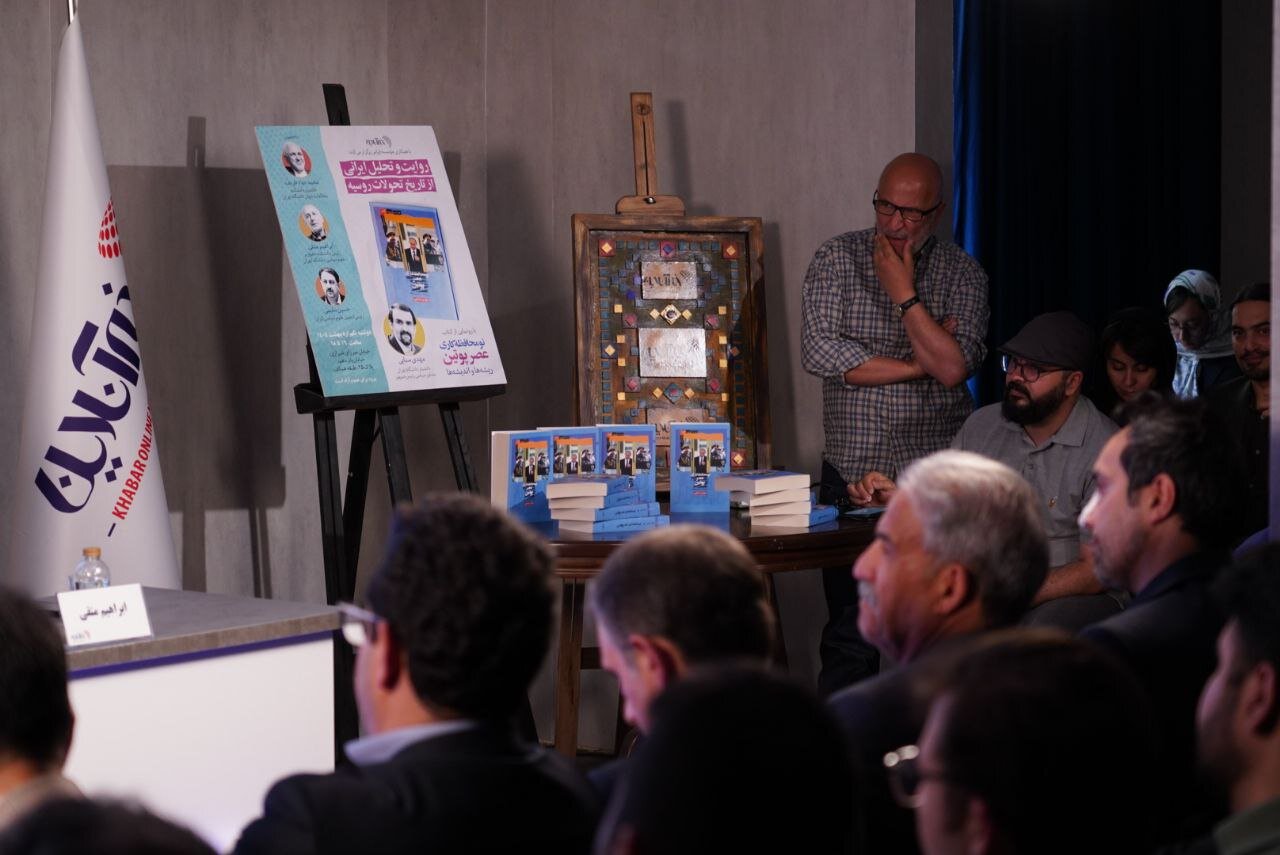 اولین تصاویر از نشستی با حضور ظریف و سنایی