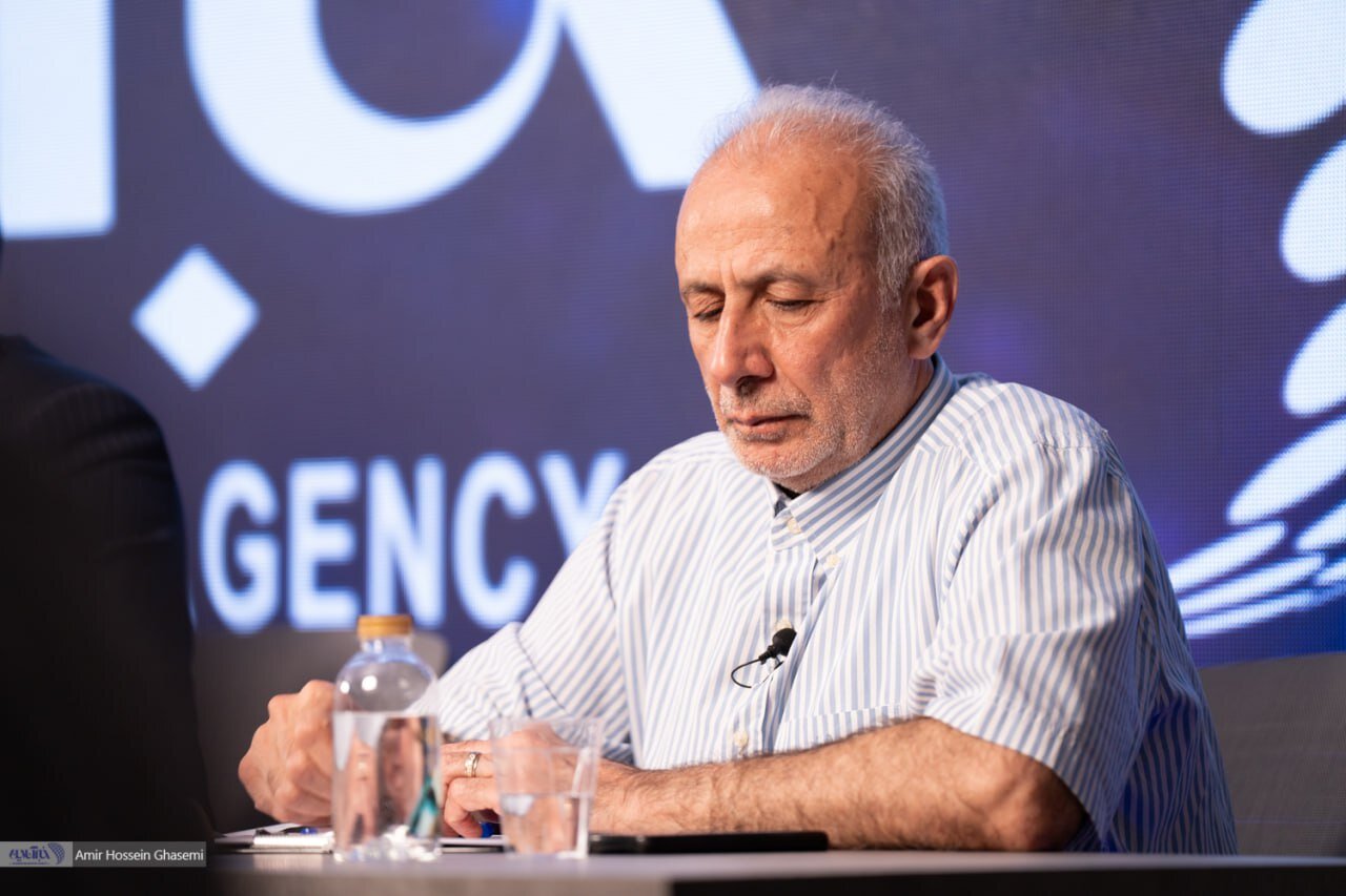 ظریف: روسدوستی و روسستیزی ناشی از جهل است/سنایی: روابط با روسیه دولتی است/متقی: روسهراسی کار بیبیسی و اینترنشنال است/سلیمی: تفکر دوگین جدی نیست