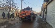 فرو رفتن کامیون در قنات/ عکس