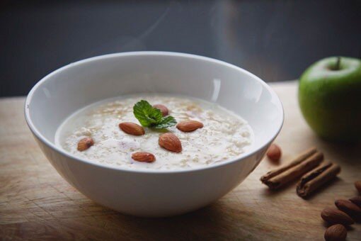 طرز تهیه حریره بادام برای نوزاد ۶ ماهه