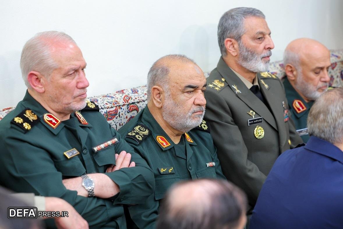 ماجرای روزی که سپاه تاسیس شد/ تصاویری قدیمی از فرماندهان سپاه؛ از جواد منصوری تا سرلشکر سلامی