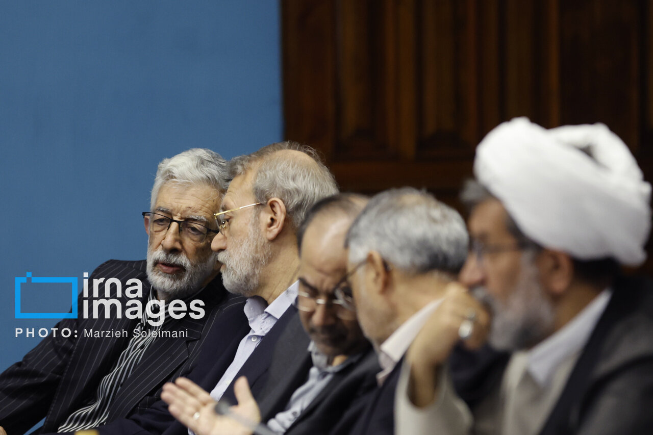 همنشینی لاریجانی و حداد عادل در جلسه شورای عالی انقلاب فرهنگی/ رحیمپور ازغدی هم حضور داشت