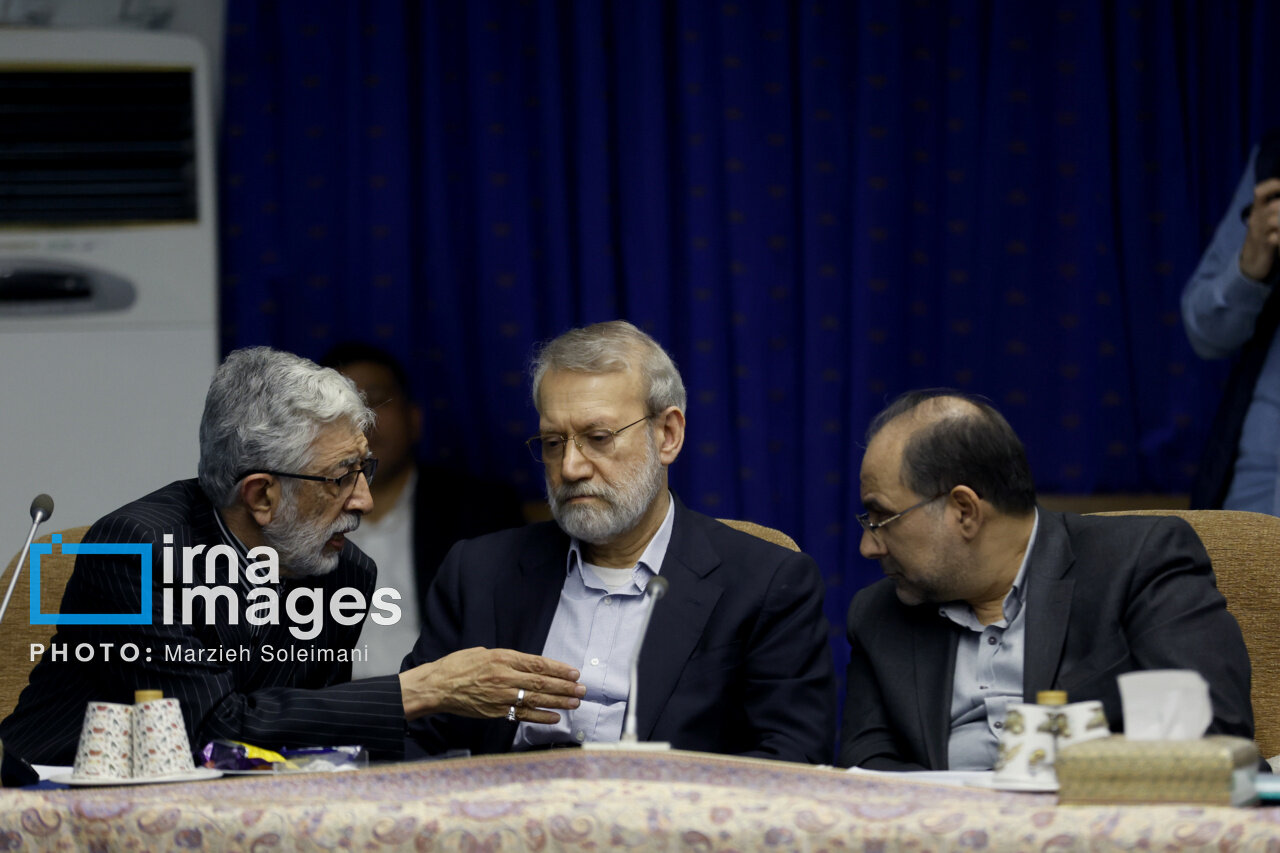 همنشینی لاریجانی و حداد عادل در جلسه شورای عالی انقلاب فرهنگی/ رحیمپور ازغدی هم حضور داشت