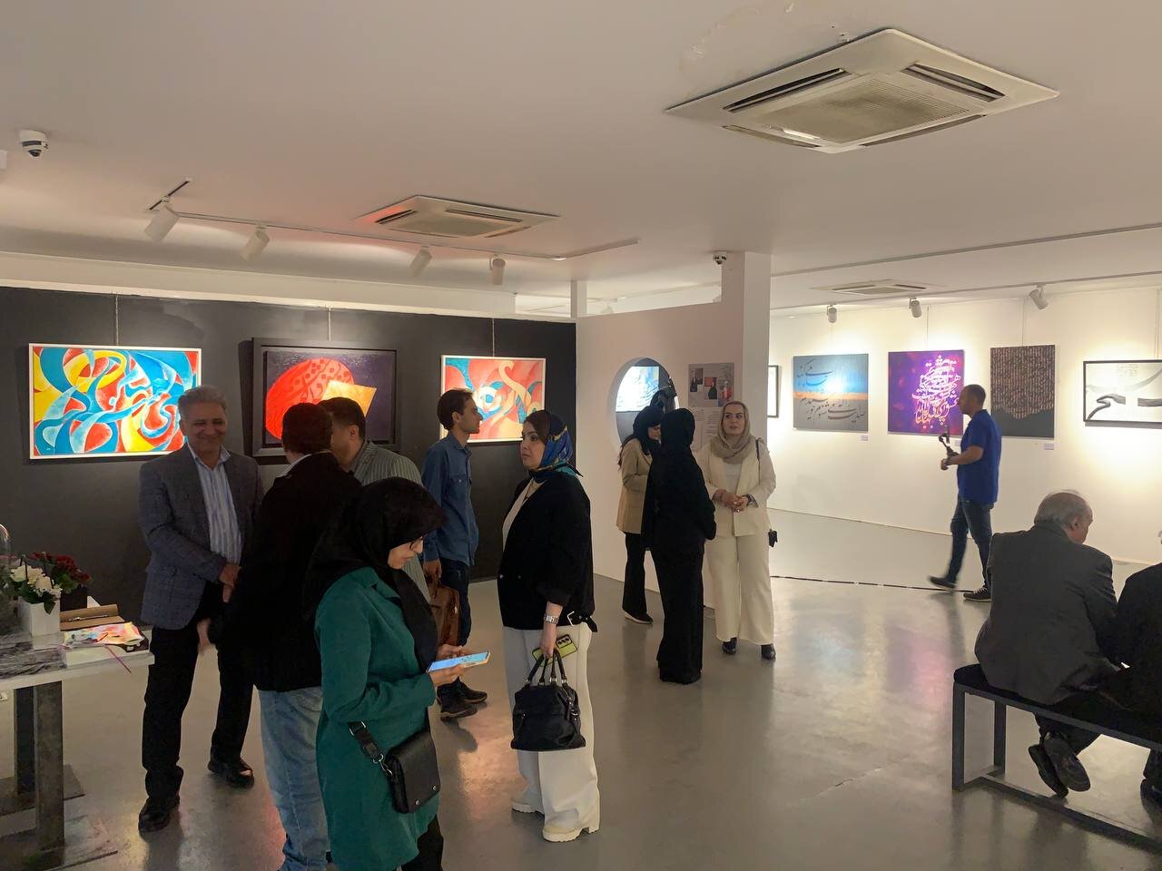 دلم میخواست با رنگها حرف و احساساتم را به بیننده القا کنم