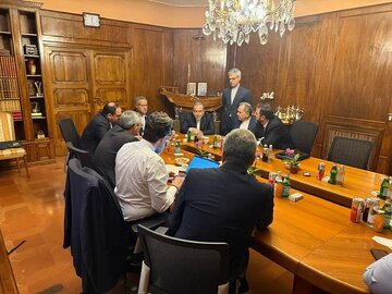 انتشار تصاویری از مذاکرات ایران و آمریکا در رم انتشار تصاویری از مذاکرات ایران و آمریکا در رم
