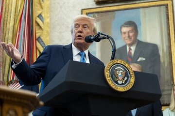 جدال لفظی پترو و ترامپ بر سر روادید؛ رئیسجمهور کلمبیا، ترامپ را «دونالد اردک» خواند جدال لفظی پترو و ترامپ بر سر روادید؛ رئیسجمهور کلمبیا، ترامپ را «دونالد اردک» خواند