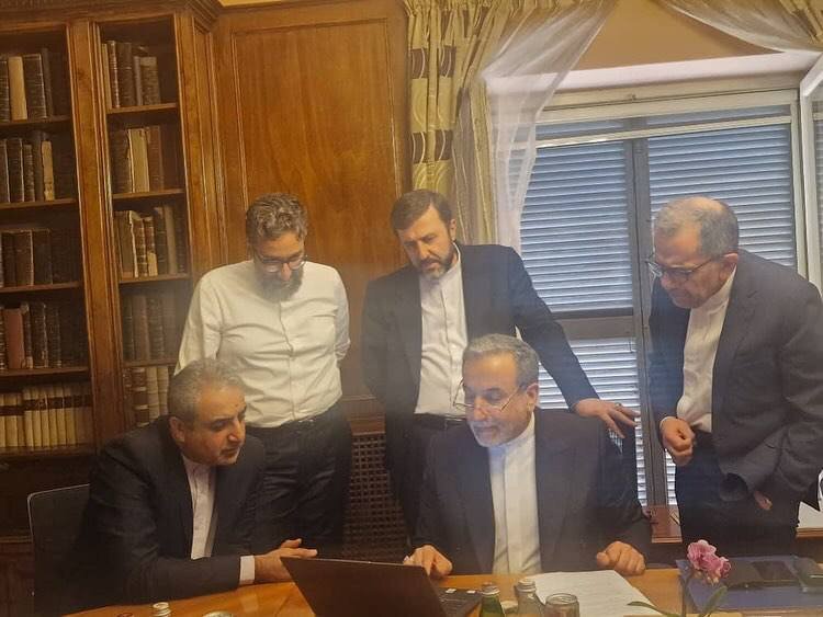 انتشار تصاویری از داخل مذاکرات ایران و آمریکا در رم/عکس