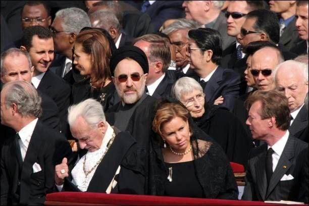 تصاویری کمتر دیده شده از حضور خاتمی در مراسم تشییع پیکر پاپ ژان پل دوم