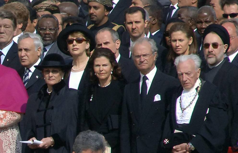 تصاویری کمتر دیده شده از حضور خاتمی در مراسم تشییع پیکر پاپ ژان پل دوم