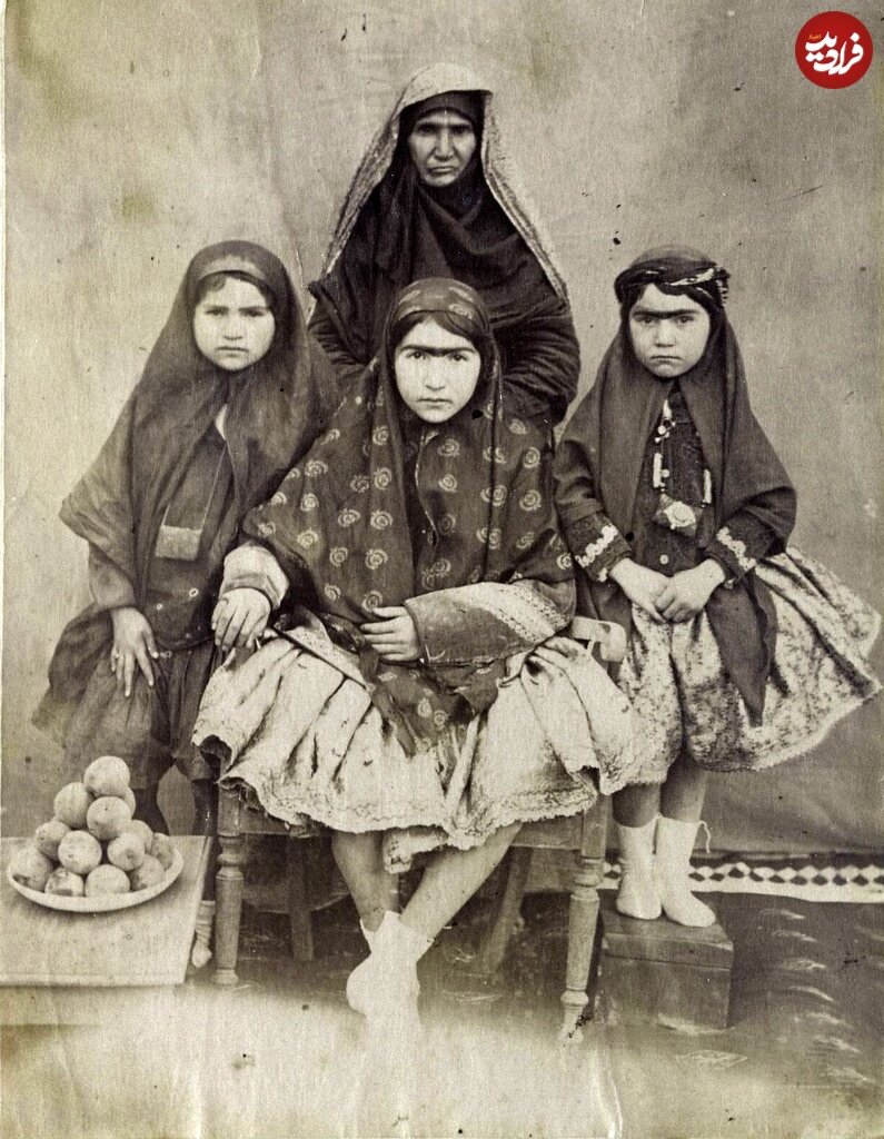 سفر به قاجار؛ از مردان شپشکش تا دختر کتابخوان