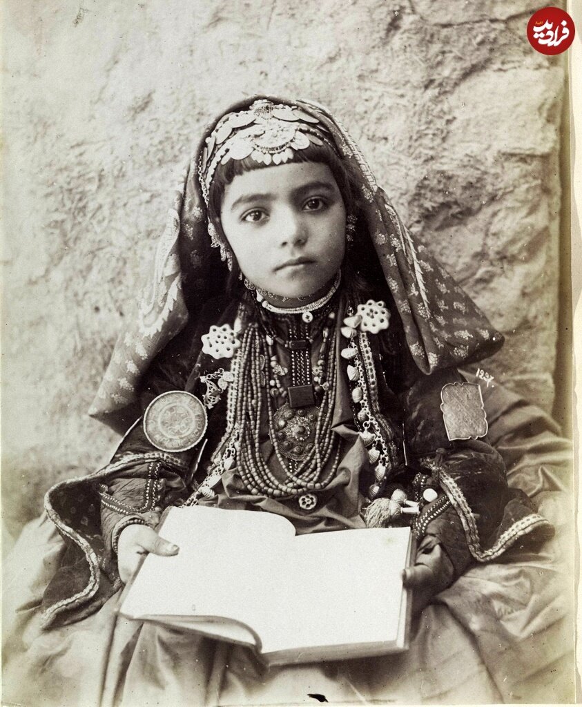 سفر به قاجار؛ از مردان شپشکش تا دختر کتابخوان