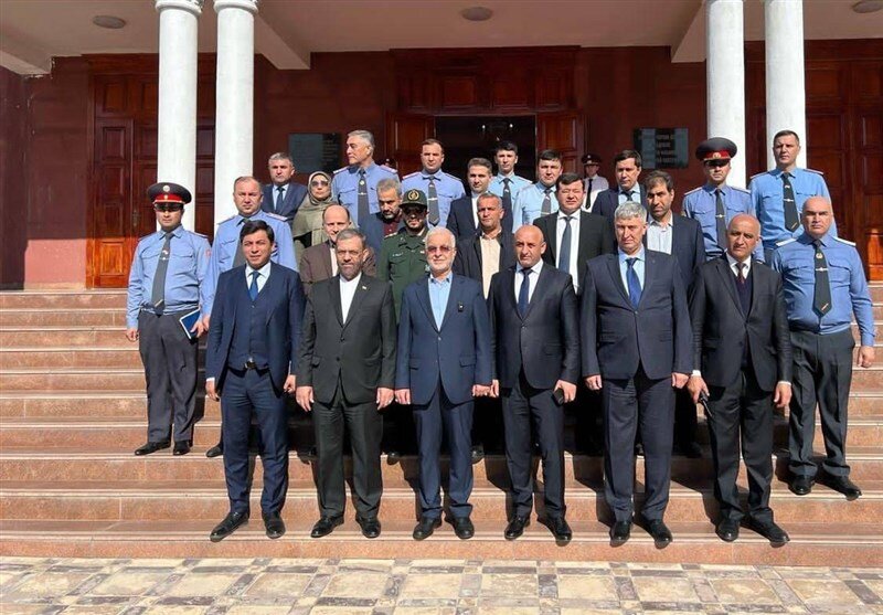 تصویری جالب از حضور وزیر کشور در آکادمی وزارت داخله تاجیکستان