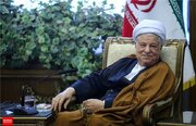 خاطرات هاشمی: وزارت اطلاعات، شایعات انجام مذاکره با آمریکا را دروغ اعلام کرد