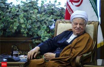 خاطرات هاشمی: لیلا خالد یک چفیه به من هدیه کرد