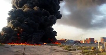 خروج کامیونها از بندر شهید رجایی / گمرک: منشا انفجار کالای خطرناک داخل کانتینر بود خروج کامیونها از بندر شهید رجایی / گمرک: منشا انفجار کالای خطرناک داخل کانتینر بود