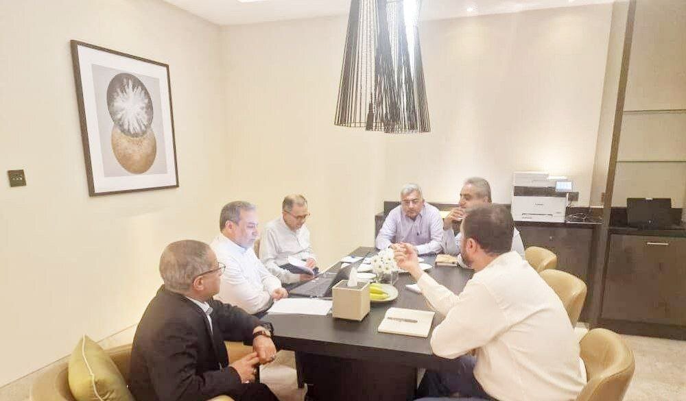 تصویری از نشست هیأت دیپلماتیک و کارشناسی ایران در عمان