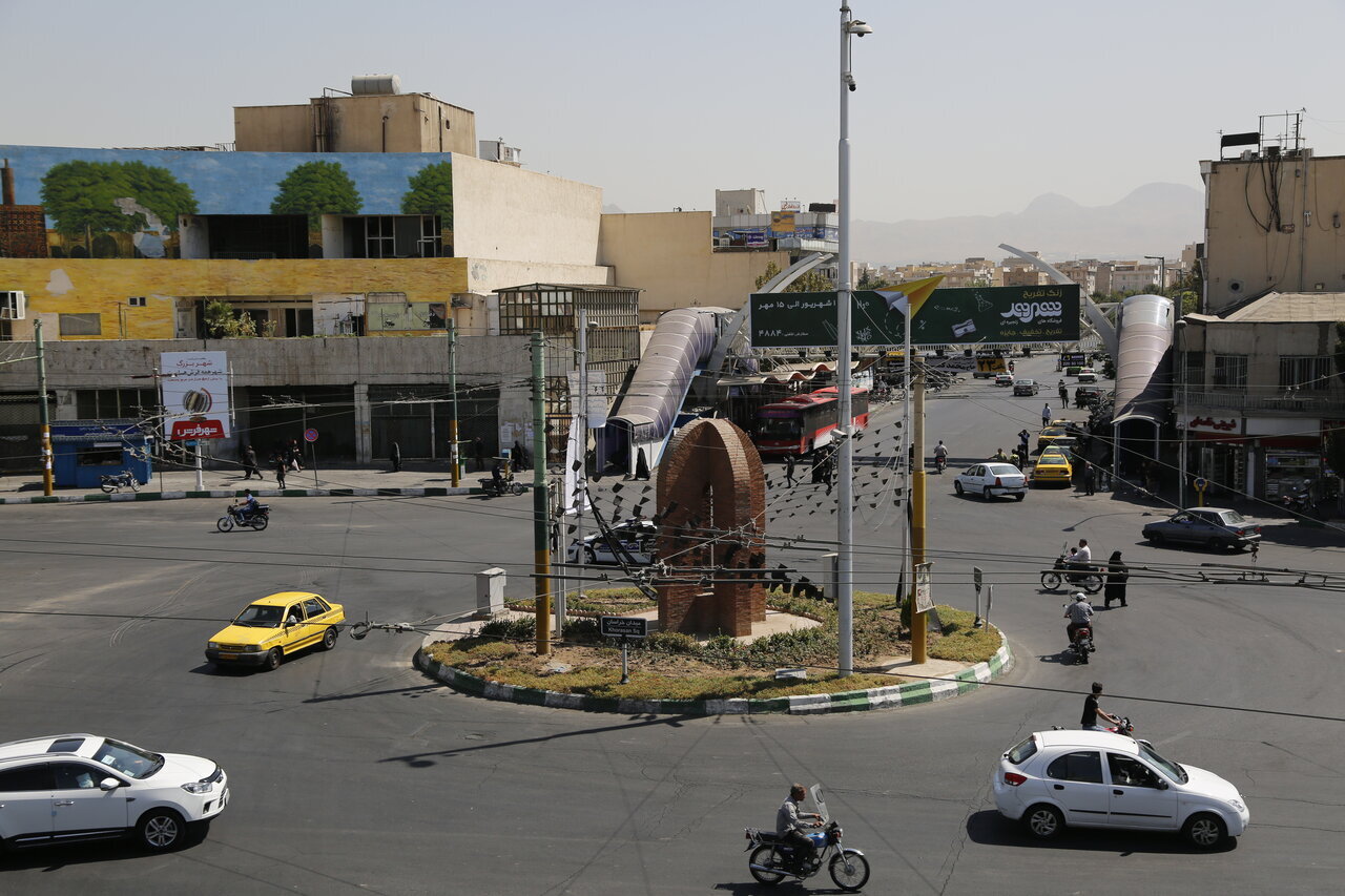 میدانی در تهران که ایستگاه ماشین دودی بود