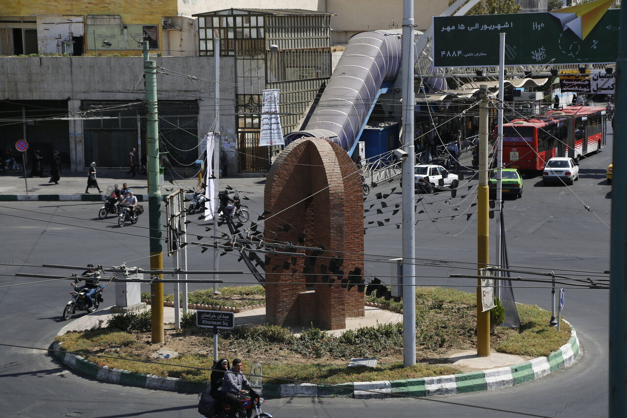 میدانی در تهران که ایستگاه ماشین دودی بود