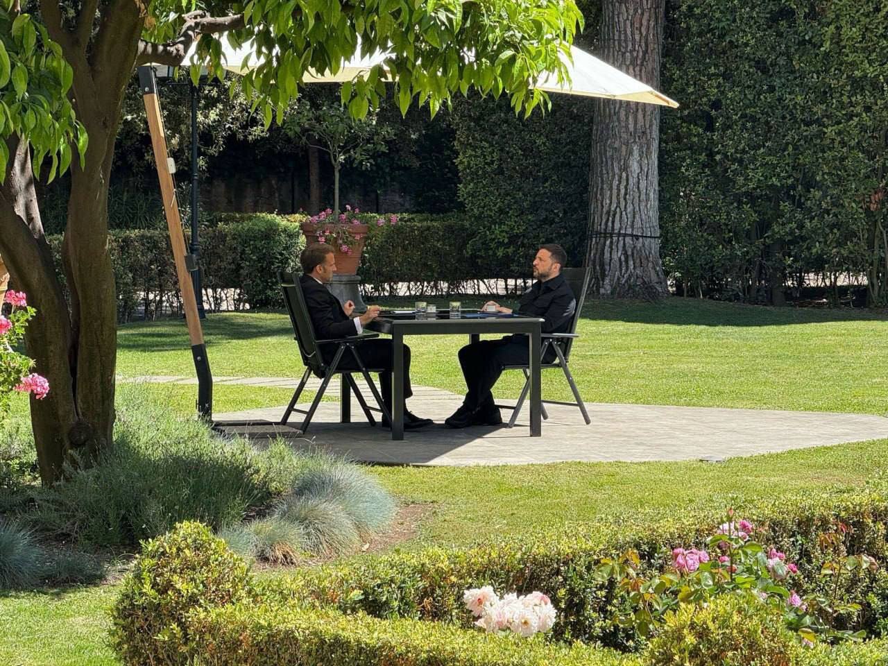 تصاویری دیگر از مذاکره به بیرون درز کرد/عکس