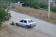 ببینید | حادثه‌ای عجیب در کاشان؛ تصادف کودک پشت فرمان پراید با یک کودک دیگر!