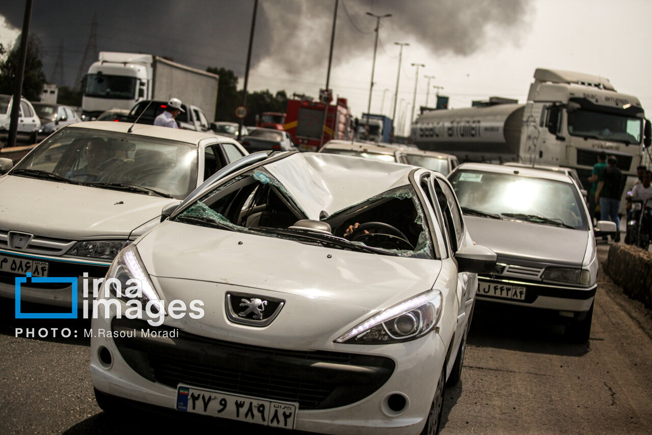 تصاویر تلخ از انفجار بندر شهید رجایی بندرعباس/ بلایی که انفجار بر سر ماشین های اهالی بندر آورد