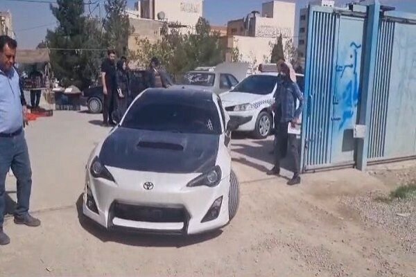 توقیف خودروی جنسیس توسط پلیس؛ چرا؟/ عکس