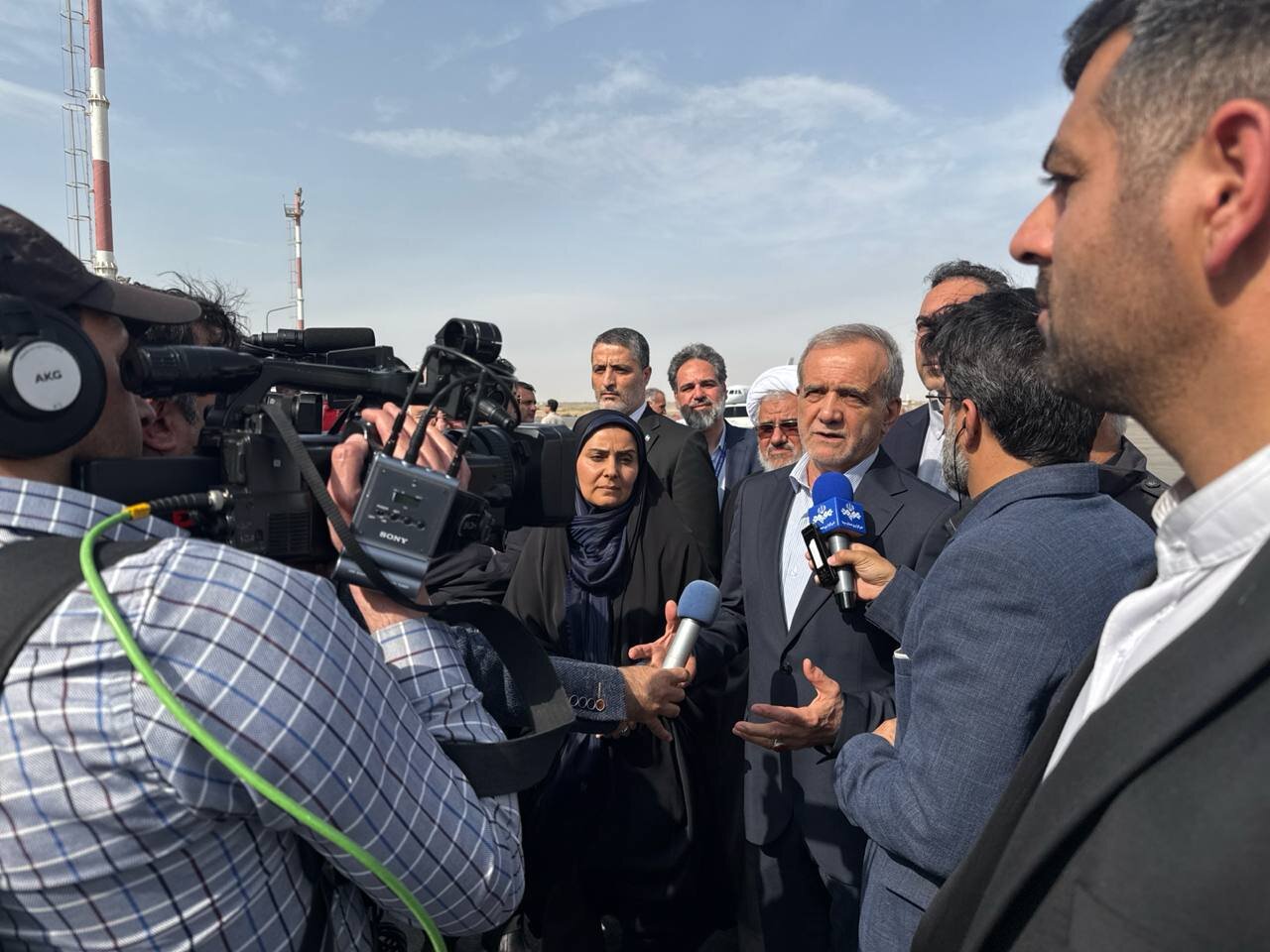 اولین تصویر از پزشکیان در فرودگاه بندرعباس