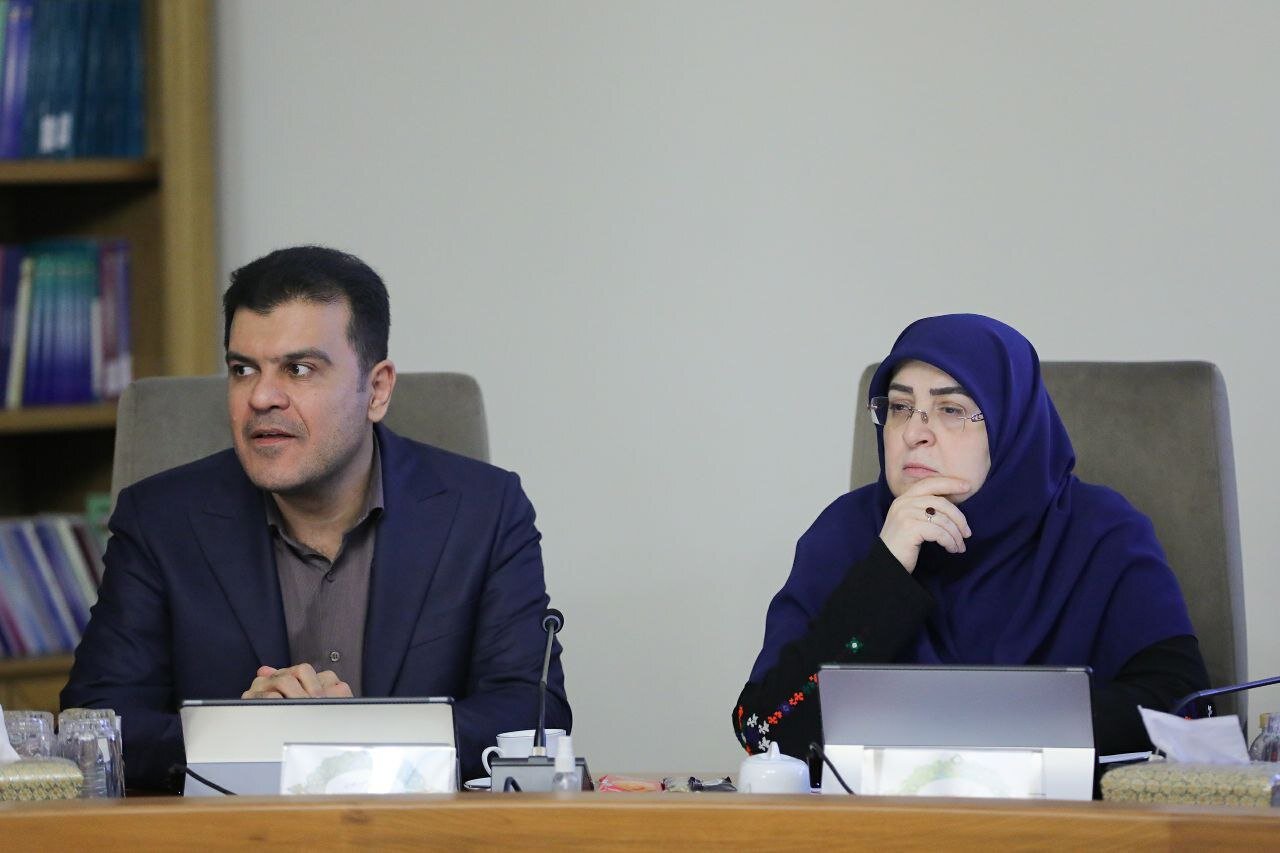اولین تصاویر از برگزاری جلسه هیئت دولت در غیاب مسعود پزشکیان+ عارف ریاست جلسه را برعهده گرفت/ کدام مقامات حضور داشتند؟