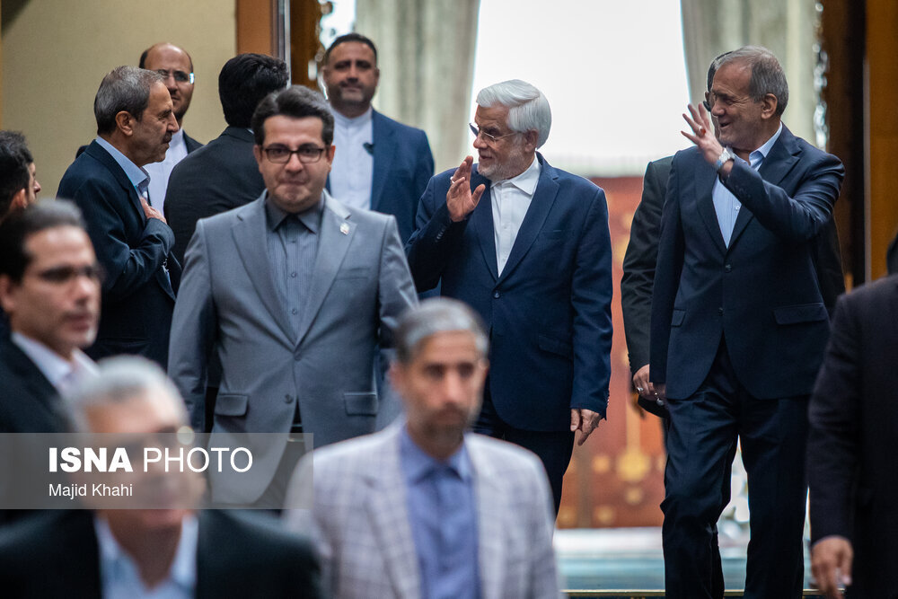 تصاویری از ژست های پزشکیان و معاون اولش در سومین اجلاس بینالمللی ایران و آفریقا/ خانم سخنگو هم آمده بود