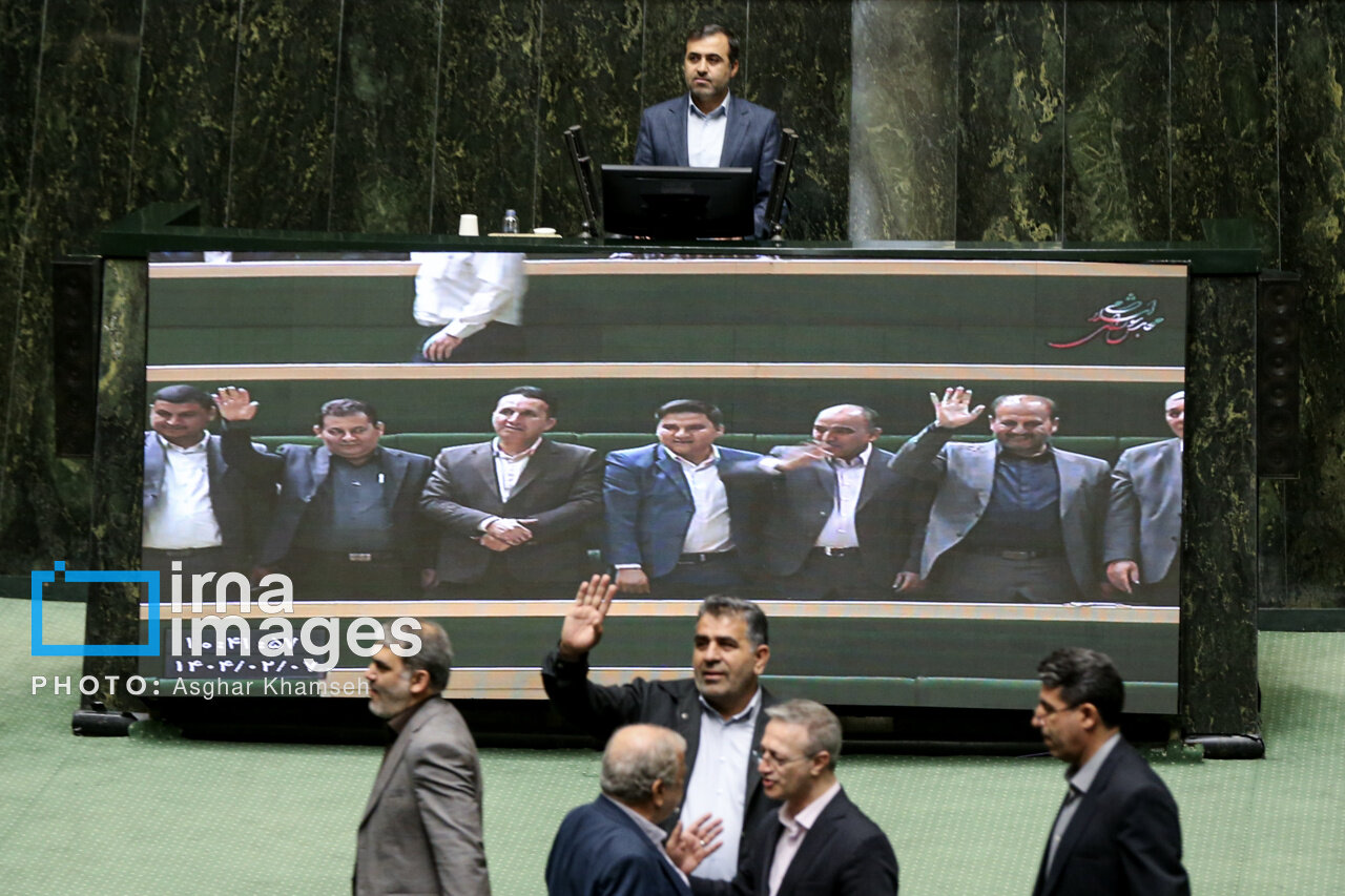 روز شلوغ مجلس و گپ و گفتهای صمیمانه برخی از نمایندگان +تصویر