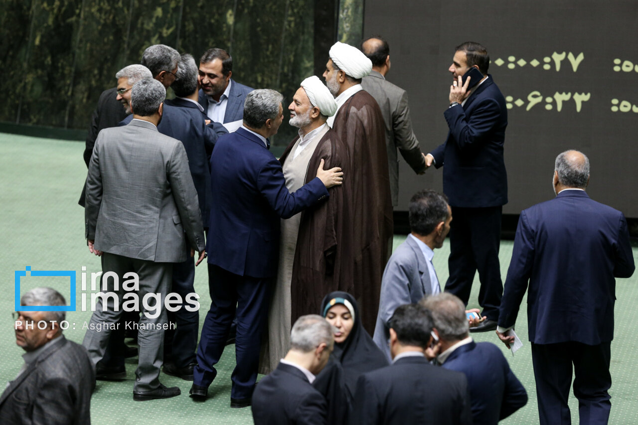 روز شلوغ مجلس و گپ و گفتهای صمیمانه برخی از نمایندگان +تصویر