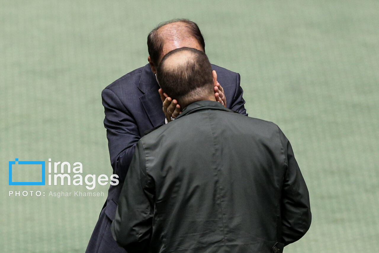 روز شلوغ مجلس و گپ و گفتهای صمیمانه برخی از نمایندگان +تصویر