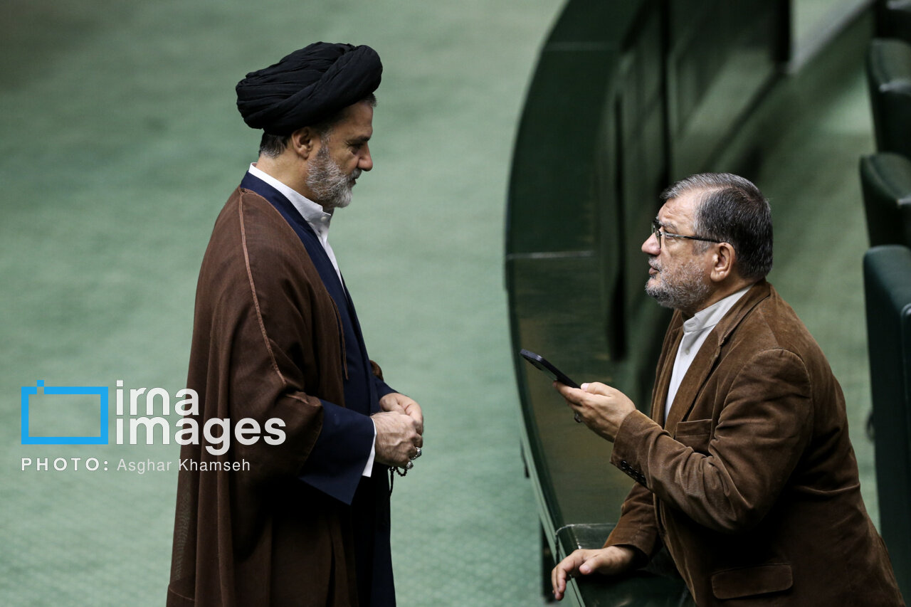 روز شلوغ مجلس و گپ و گفتهای صمیمانه برخی از نمایندگان +تصویر