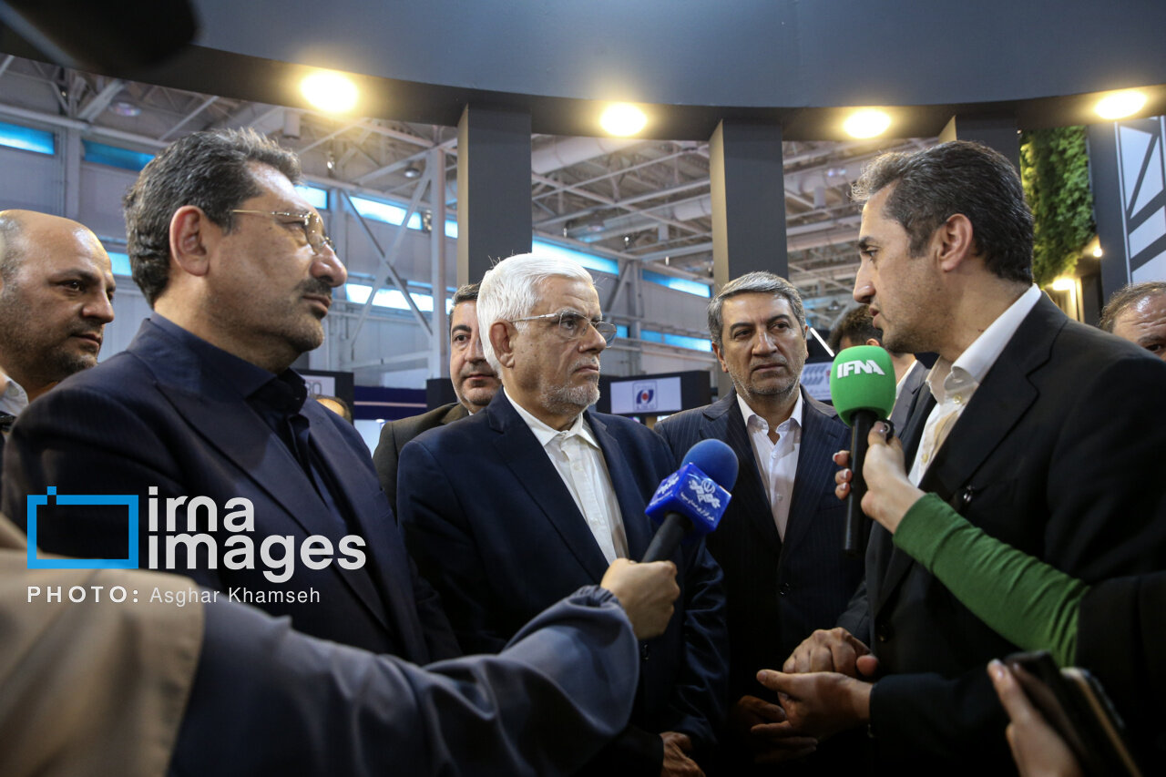 تصاویری از بازدید معاون اول رئیسجمهور از یک نمایشگاه اقتصادی