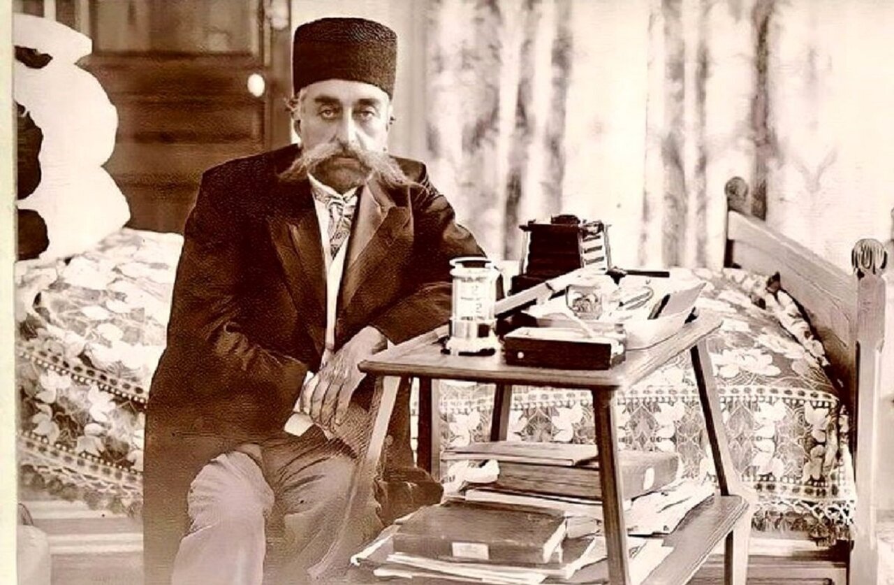 خاطرات مظفرالدینشاه: درباره جاده شوسهای که باید از مرز آذربایجان به تهران احداث گردد، صحبتهای مفصلی ارائه شد. خاطرات مظفرالدینشاه: درباره جاده شوسهای که باید از مرز آذربایجان به تهران احداث گردد، صحبتهای مفصلی ارائه شد.