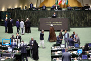 عکسی از نرمش کردن آقای نماینده در صحن علنی مجلس