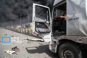 ببینید | آسیب شدید تریلی بر اثر موج شدید انفجار در جاده