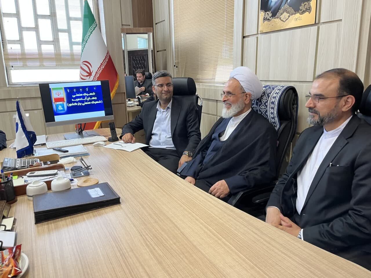 بازدید آیت الله اعرافی از شهرک صنعتی برتر ایران