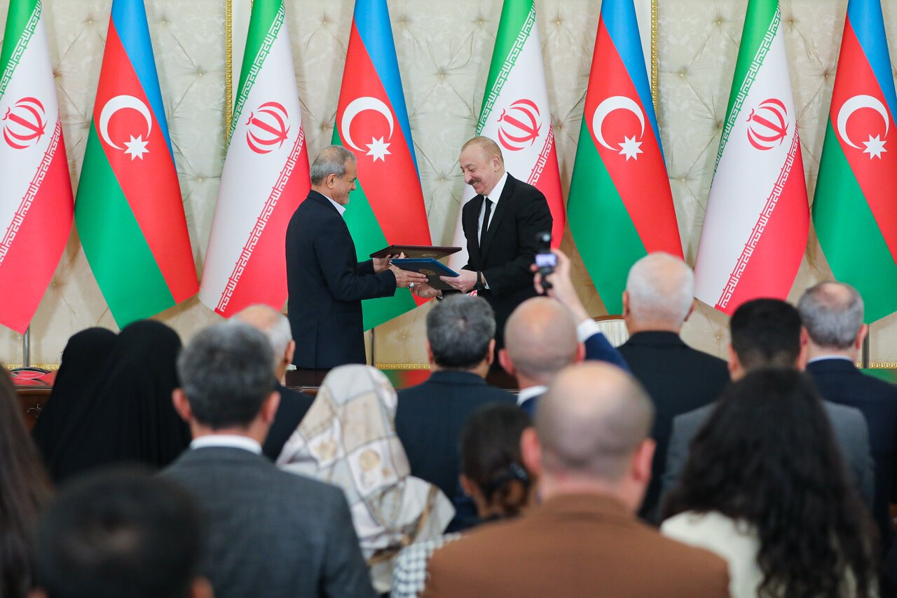 در سفر یک روزه پزشکیان به باکو چه گذشت؟/ دیدار در سواحل خزر و در میان مردم تبریز و اردبیل